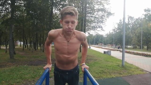 Выход дэкстера. Подтягивание, жим на брусьях и отжимание на полу на максимум смотреть онлайн