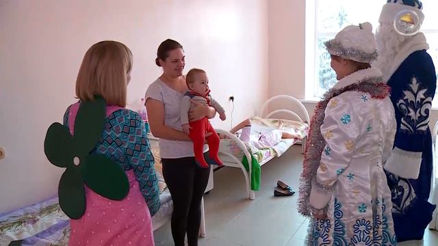 Врачи районной больницы поздравили с праздником маленьких пациентов смотреть онлайн