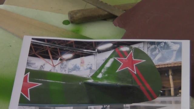 Наведение нелепого камуфляжа на модель Як 1 б Андрея Васильевича Разборова смотреть онлайн
