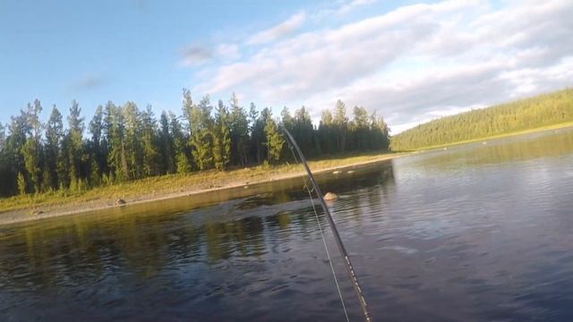 Рыбалка. Самые обидные сходы тайменя попавшие в кадр. Fishing in Siberia смотреть онлайн