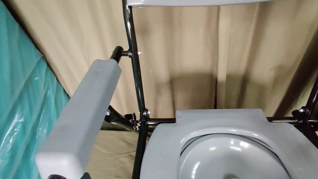 Санитарный стул складной конструкции. смотреть онлайн