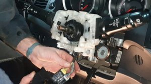 Lancer X, снимаем руль, меняем шлейф и кнопки.