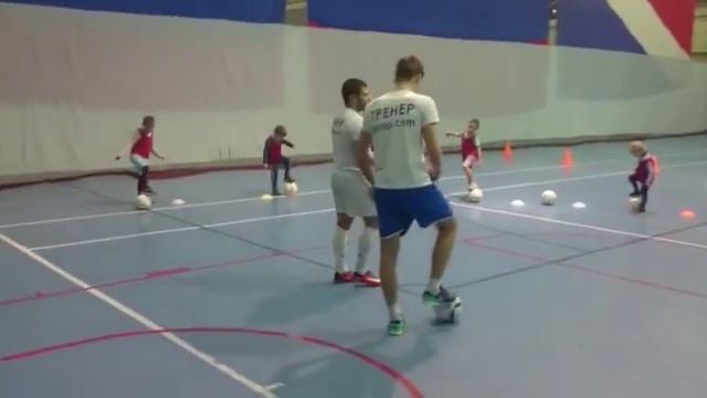 Крутим мячи (Футбольная школа «Юниор» г. Владивосток) смотреть онлайн