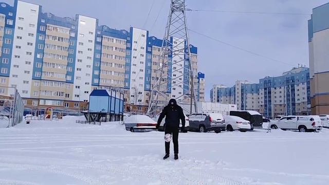 ⚽Чеканка мяча на снегу - 11°❄️ 28 марта 2021 г., ул З. Космодемьянской, 65 Салехард ↩️ смотреть онлайн