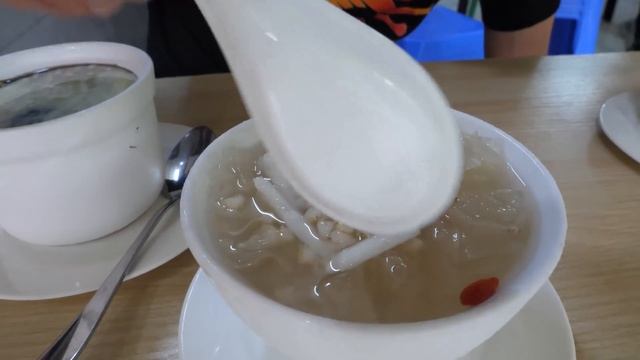 ?? Intestine Noodles?! Guang Dong's Best WELCOME (Chinese Street Food - Zhu Hai, China) смотреть онлайн