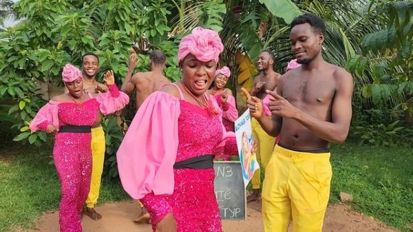 Видео послание из Африки! Бронируйте туры в ILOVAGI TOUR. Онлайн Турагентство.