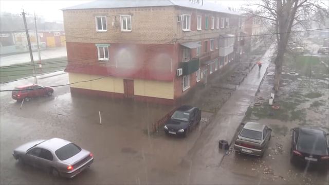 Ливень с градом прошел в Марксе 26 апреля 2018 смотреть онлайн