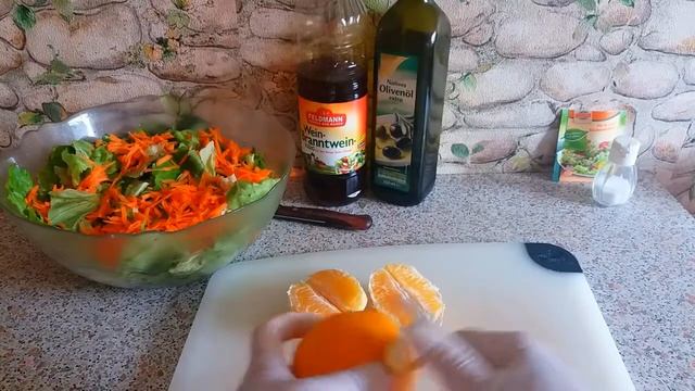 Оздоровительный кочанно-листовой салат ЛАТУК с куриной грудкой. смотреть онлайн