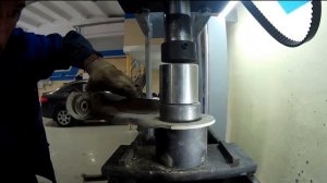 Замена сайлентблоков передних рычагов Рено Меган2