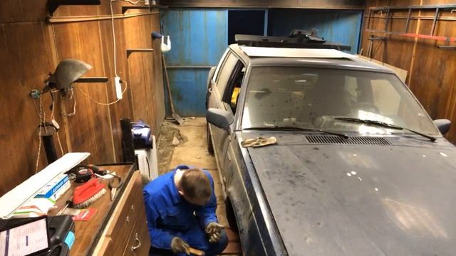 Volvo 744 1990 | ковыряем суппорт, крутим гайки смотреть онлайн