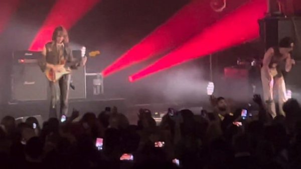 Maneskin - Beggin’ - live Pomona