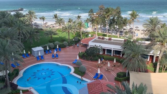 Ajman Hotel, вид из номера на территорию отеля и море, 6 этаж