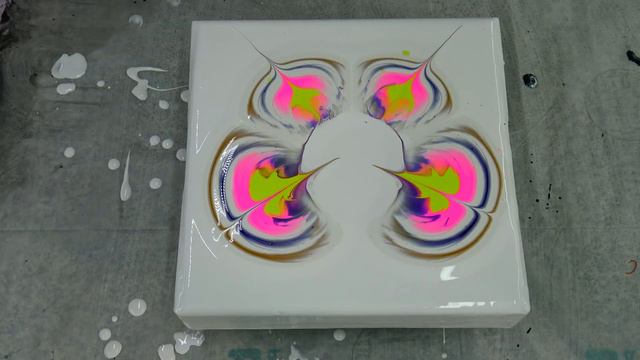 (420) BUTTERFLY ~ BOTTLE BOTTOM reverse dip with paper napkin ~ Acrylic pour painting смотреть онлайн