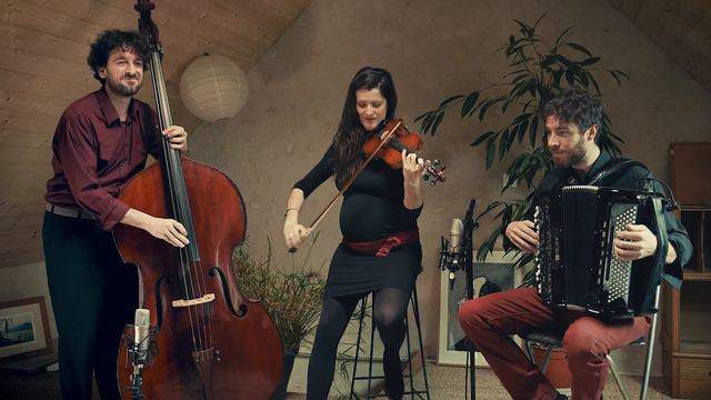 Tsuica Hora // (L'Alouette)