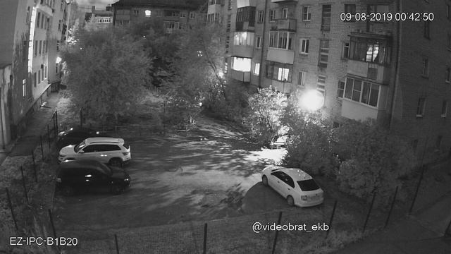 Бюджетная ip камера Ez-ip Dahua EZ-IPC-B1B20 в ночь вид во двор. смотреть онлайн