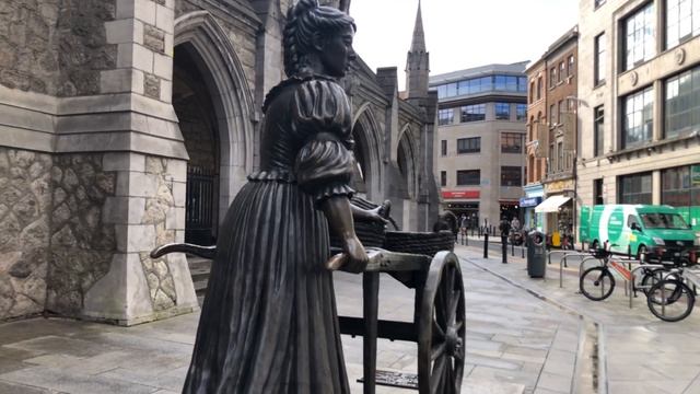 Molly Malone Statue Dublin Ireland|4k Walk In Suffolk Street Dublin|Travel With Atiq