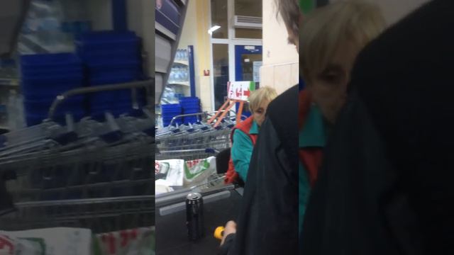 Кассир не хотел продавать энергетик смотреть онлайн
