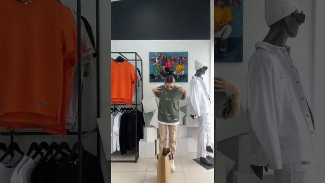 Наши новые рваные футболки в 2 цветах: Хаки и Темно-синий смотреть онлайн