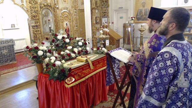 Вечерня с выносом Плащаницы. Утреня с чином погребения Плащаницы смотреть онлайн