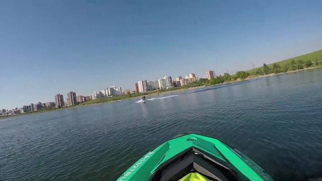 BRP Spark Trixx VS Yamaha SuperJet - Angara