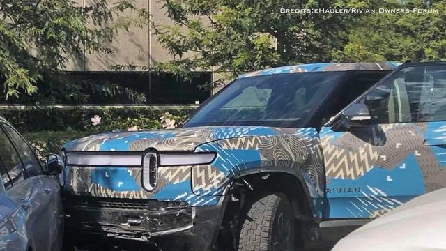 First Rivian R1T Crashed To A Parked Mercedes-Benz S-Class & Ford Explorer смотреть онлайн