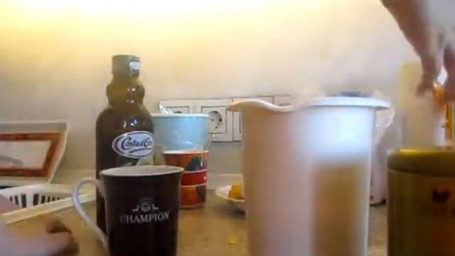 Миша печет пирог из абрикосов смотреть онлайн