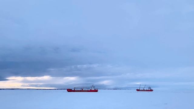 Морские пейзажи. Арктика между зимой и летом - Sea views. Arctic between winter and summer. смотреть онлайн
