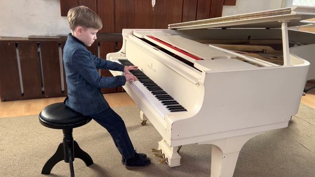 H. Klassen ,,Beždžionių šokis" (Tanz der affen) Pianistas Mykolas Ulkštinas (8 m.) смотреть онлайн