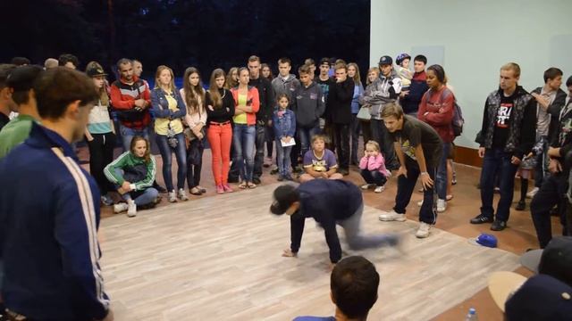 Stayin Fresh vs Bboy Муравей and Bboy Elvis | 1/4 Final | ПОТОК ФАНКА 2015 | г. Комсомольск смотреть онлайн