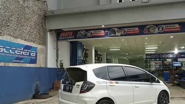 HONDA JAZZ GANTI VELG RACING RING 16 TYPE SEBUNSUTA DARI TOKO HSR WHEEL || MODIFIKASI HONDA JAZZ смотреть онлайн