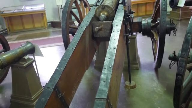 Артилерийские орудия с квадратными,прямоугольными,овальными и даже изогнутыми стволами. смотреть онлайн