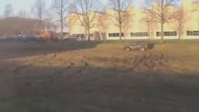 Nissan Terrano testing shock spring, Biddinghuizen mud. смотреть онлайн