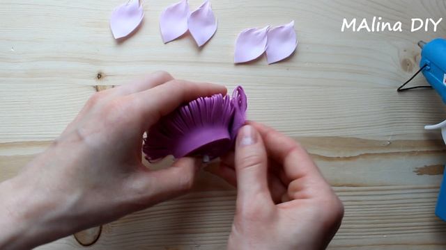 Резинка для волос с цветком из фоамирана. очень просто|DIY|Easy foam flower scrunchie смотреть онлайн