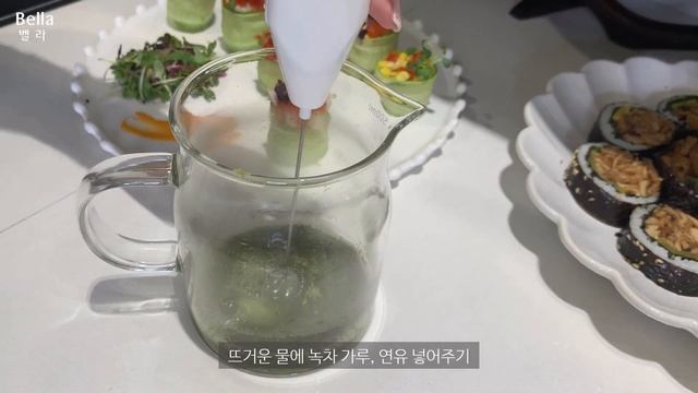 ENGl 브이로그 ?간단하고 맛있는 유부 김밥과 손님초대요리 오이 김밥 만들기 ?닭가슴살 햄버거, 녹차라떼 만들고, 생일파티 하는 자취 일상 I 벨라 Bella vlog смотреть онлайн