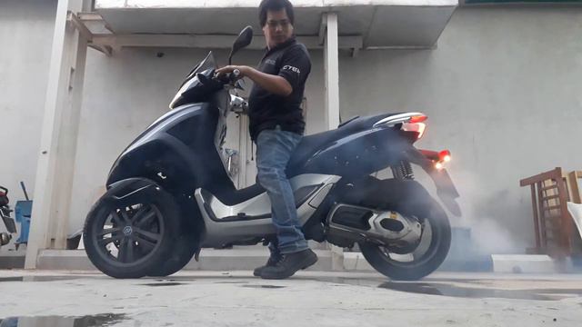 burnout piaggio mp3 300cc смотреть онлайн