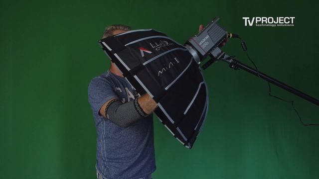 Софтбоксы, шторки и линза Френеля от Aputure