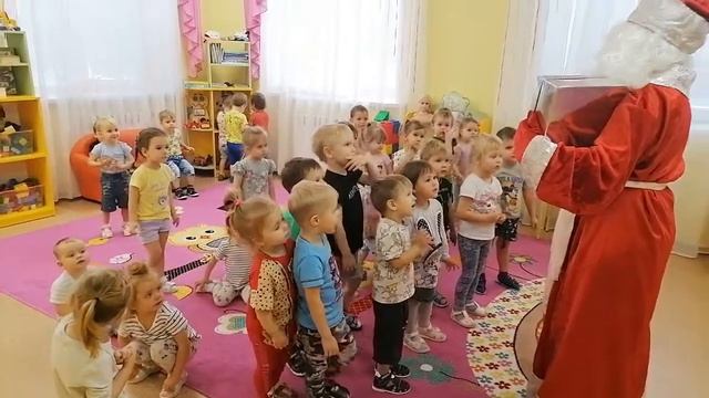 Вырастай-ка на Сиреневой. День рождения Деда Мороза. смотреть онлайн