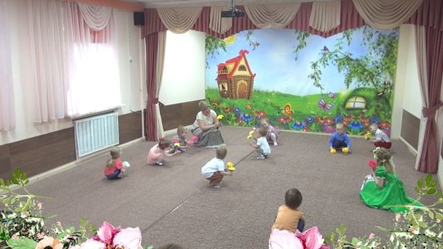 Танец с цветами для малышей 2-3 лет. смотреть онлайн
