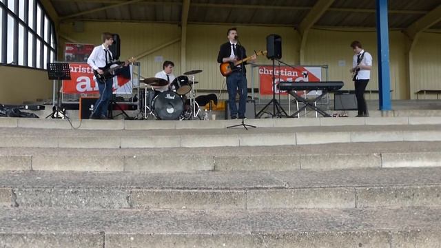 The Black Ties @ Newton Abbot Racecourse смотреть онлайн