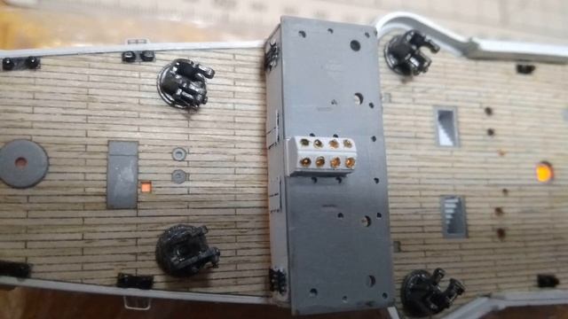 Крейсер Варяг Звезда 1/350. Часть 7. Работа над Рубкой крейсера и навигационным мостиком на корме смотреть онлайн