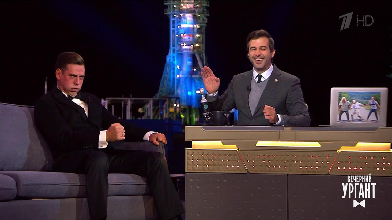 Дмитрий Дюжев демонстрирует космические перегрузки. Вечерний Ургант. Фрагмент выпуска от 01.10.2021 смотреть онлайн