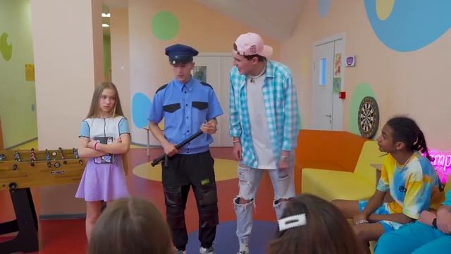 КАМПУС ГОТОВИТ СЮРПРИЗ ДЛЯ АМИНЫ!!! КОГО ИЗ ПОДРОСТКОВ АМИНА НЕ ПРИГЛАСИТ НА ДР? смотреть онлайн