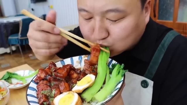 8 catties of pork belly, Ah Qiang made "Taiwan-style Braised Pork Rice", fat but not greasy！ смотреть онлайн