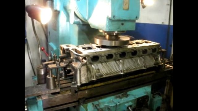 Фрезеровка головы двигателя BMW смотреть онлайн