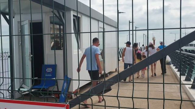 Пляж Лазурный. Лазаревское Сочи. Улица Бирюзовая. Центральный пирс. Афиша ЦНК. 29 июня 2022 года смотреть онлайн
