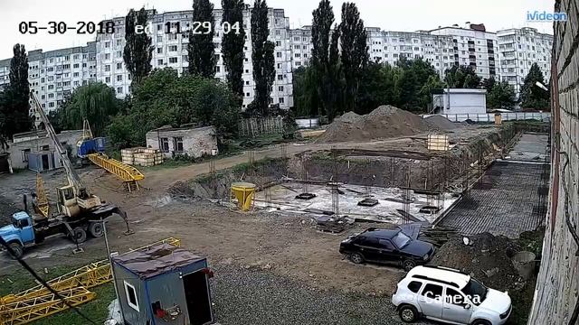 Монтаж гусеничного крана МКГ-25БР с БСО смотреть онлайн