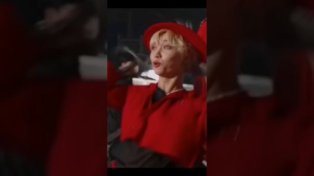 [Eng subs] Changbin telling on Felix but Felix won ? ? hair flip tho // MV Making Film 2 смотреть онлайн