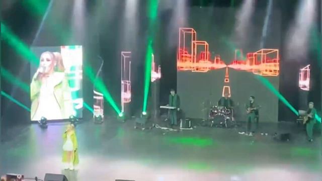 Лэйна/Выступление в Москве с новой песней «Жаным» смотреть онлайн