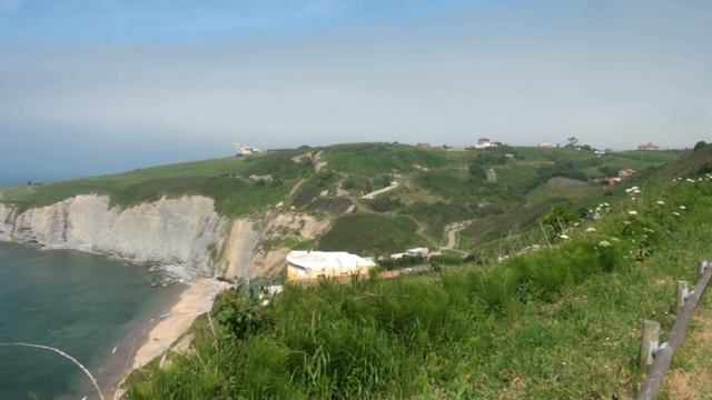 Así es la histórica playa nudista de Peñarrubia en Gijón, Asturias смотреть онлайн