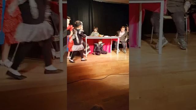 Театр. Teatr. Постановка стихотворения про муху. Жаклин Трикузова в роли бабочки. смотреть онлайн
